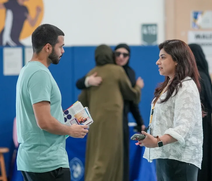 استكشاف آفاق المستقبل في معرض الجامعات والمهن المستقبلية بمدرسة درم الدوحة للبنات