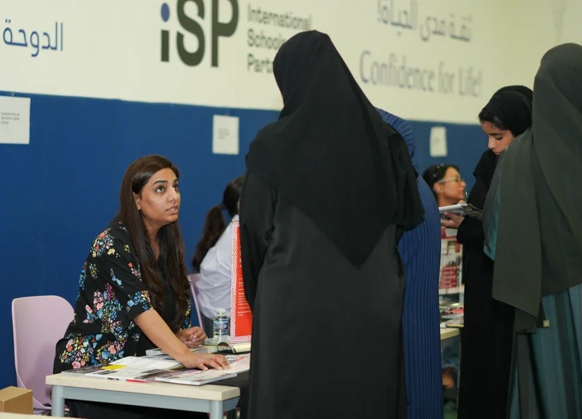 استكشاف آفاق المستقبل في معرض الجامعات والمهن المستقبلية بمدرسة درم الدوحة للبنات